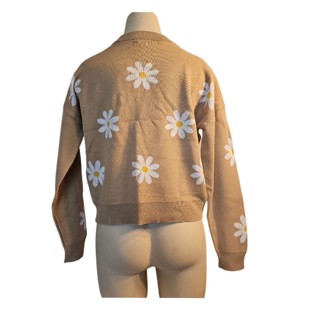 This shirt is tan color white yellow flowers The shirt is in good condition - Picture 4 of 4